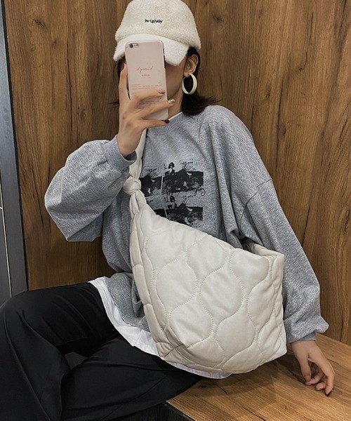 sakishimatokyo（サキシマトーキョー）の「キルトボディバッグ（ショルダーバッグ・レディース・ブラック/グレー/ホワイト・FREE）」の11枚目の写真