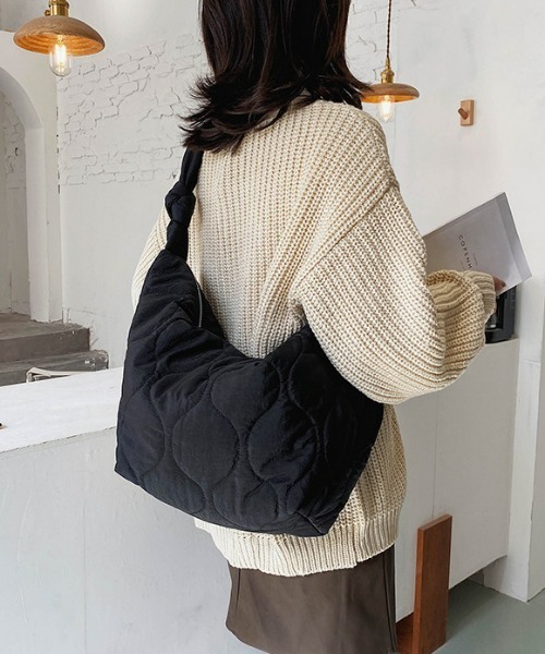 sakishimatokyo（サキシマトーキョー）の「キルトボディバッグ（ショルダーバッグ・レディース・ブラック/グレー/ホワイト・FREE）」の12枚目の写真