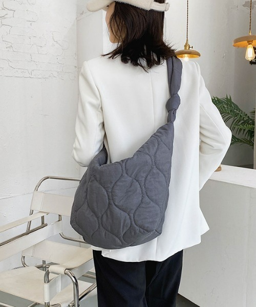 sakishimatokyo（サキシマトーキョー）の「キルトボディバッグ（ショルダーバッグ・レディース・ブラック/グレー/ホワイト・FREE）」の13枚目の写真