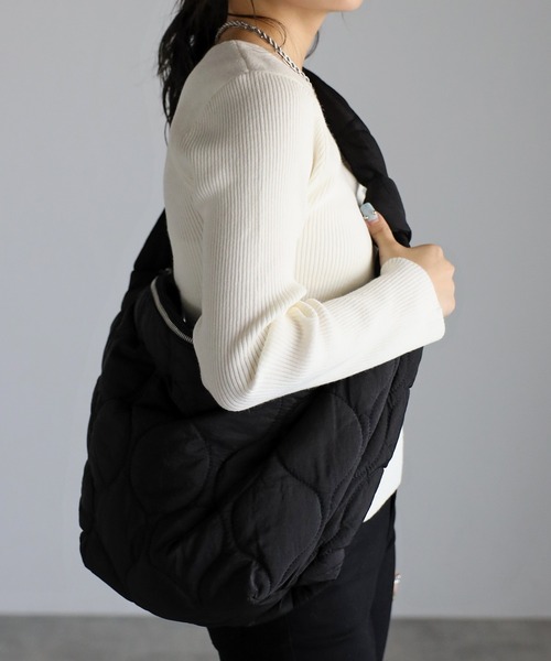 sakishimatokyo（サキシマトーキョー）の「キルトボディバッグ（ショルダーバッグ・レディース・ブラック/グレー/ホワイト・FREE）」の19枚目の写真