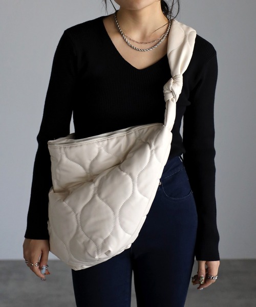 sakishimatokyo（サキシマトーキョー）の「キルトボディバッグ（ショルダーバッグ・レディース・ブラック/グレー/ホワイト・FREE）」の17枚目の写真