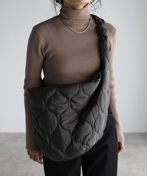 sakishimatokyo（サキシマトーキョー）の「キルトボディバッグ（ショルダーバッグ・レディース・ブラック/グレー/ホワイト・FREE）」の16枚目の写真