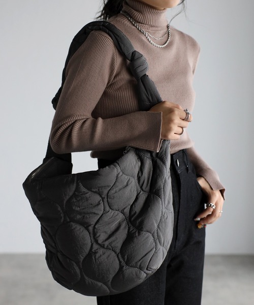 sakishimatokyo（サキシマトーキョー）の「キルトボディバッグ（ショルダーバッグ・レディース・ブラック/グレー/ホワイト・FREE）」の15枚目の写真