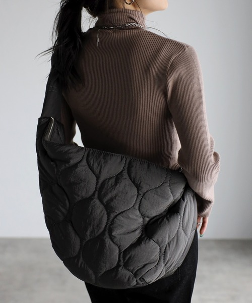 sakishimatokyo（サキシマトーキョー）の「キルトボディバッグ（ショルダーバッグ・レディース・ブラック/グレー/ホワイト・FREE）」の14枚目の写真