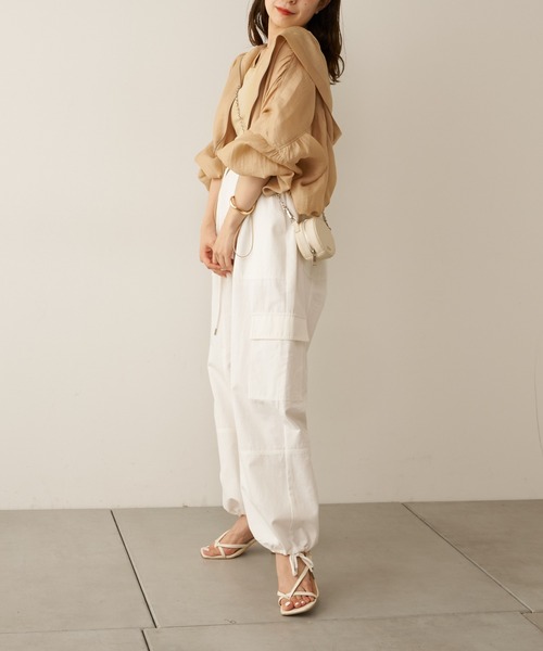 Chico（チコ）の「ショート丈ナイロンフードブルゾン（ブルゾン・レディース・ホワイト/ブラック/ベージュ・FREE）」の20枚目の写真