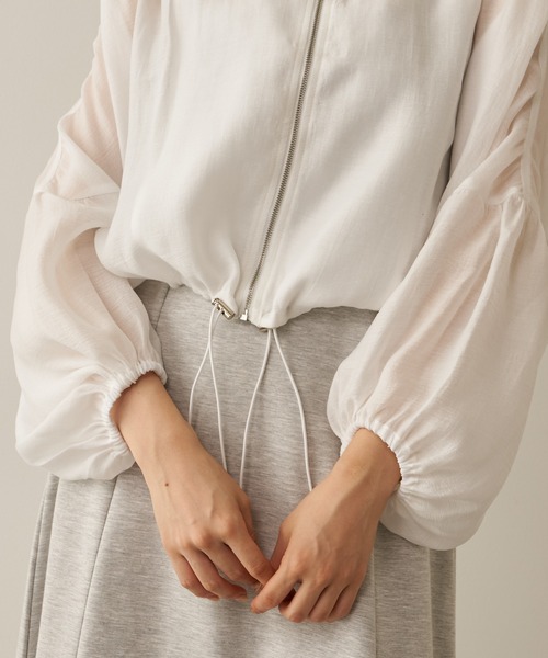 Chico（チコ）の「ショート丈ナイロンフードブルゾン（ブルゾン・レディース・ホワイト/ブラック/ベージュ・FREE）」の8枚目の写真