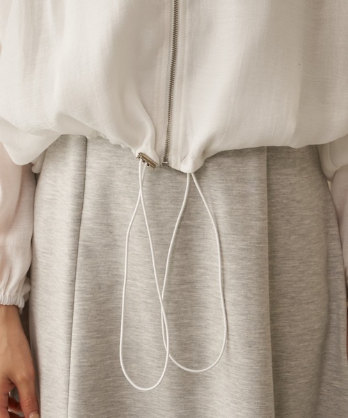 Chico（チコ）の「ショート丈ナイロンフードブルゾン（ブルゾン・レディース・ホワイト/ブラック/ベージュ・FREE）」の9枚目の写真