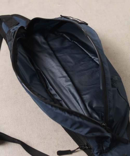 MAKAVELIC(マキャベリック)の「《MAKAVELIC》RICO SUPER LIGHT WAIST BAG(ボディバッグ/ウエストポーチ・レディース・ネイビー/ブラック/ベージュ・FREE)」の8枚目の写真