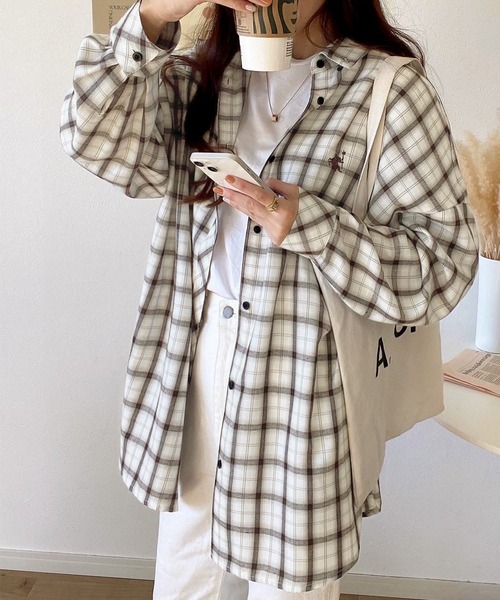 classicalelf（クラシカルエルフ）の「ワンポイント刺繍起毛素材ストライプ＆チェック柄オーバーシャツ（シャツ/ブラウス・レディース・ホワイト/ホワイト系その他/ブラック系その他/ブラウン系その他・SMALL/MEDIUM/LARGE/X-LARGE）」の19枚目の写真