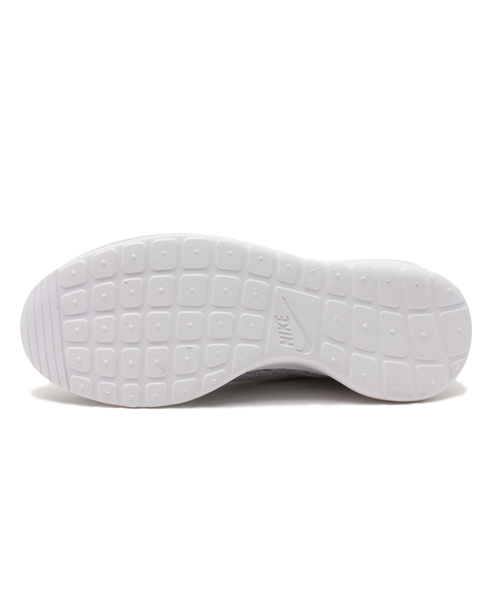 NIKE(ナイキ)の「ウィメンズ ナイキ ローシ フライニット NIKE WMNS ROSHE ONE FLYKNIT 704927-002(スニーカー・レディース・グレー・23cm/23.5cm/24cm/24.5cm/26cm/26.5cm/28cm)」の3枚目の写真