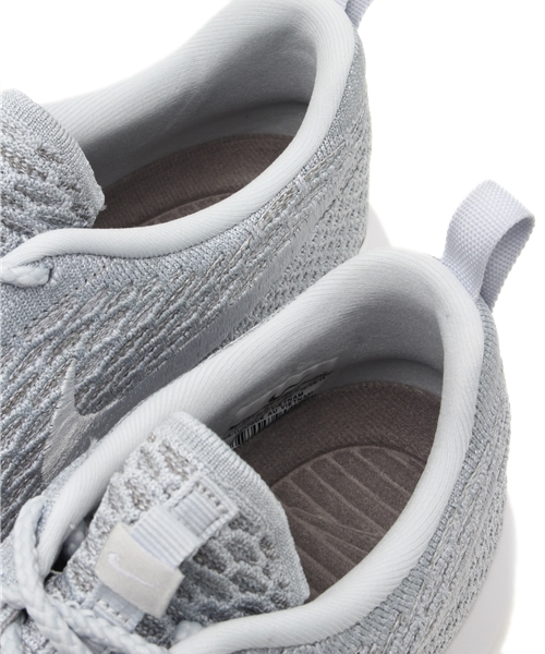 NIKE(ナイキ)の「ウィメンズ ナイキ ローシ フライニット NIKE WMNS ROSHE ONE FLYKNIT 704927-002(スニーカー・レディース・グレー・23cm/23.5cm/24cm/24.5cm/26cm/26.5cm/28cm)」の7枚目の写真