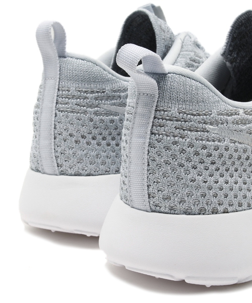 NIKE(ナイキ)の「ウィメンズ ナイキ ローシ フライニット NIKE WMNS ROSHE ONE FLYKNIT 704927-002(スニーカー・レディース・グレー・23cm/23.5cm/24cm/24.5cm/26cm/26.5cm/28cm)」の8枚目の写真