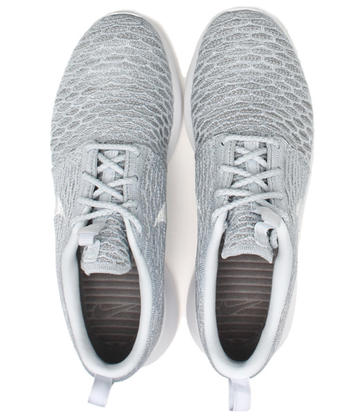 NIKE(ナイキ)の「ウィメンズ ナイキ ローシ フライニット NIKE WMNS ROSHE ONE FLYKNIT 704927-002(スニーカー・レディース・グレー・23cm/23.5cm/24cm/24.5cm/26cm/26.5cm/28cm)」の10枚目の写真