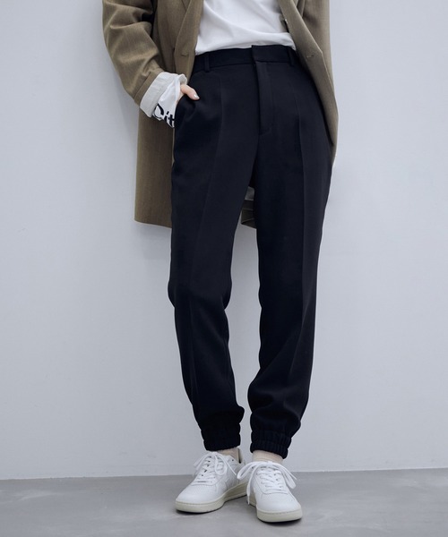 ADAM ET ROPE'（アダムエロペ）の「スリムジョガーパンツ（その他パンツ・レディース・ブラック/ピンク/クリーム・38/36）」の2枚目の写真