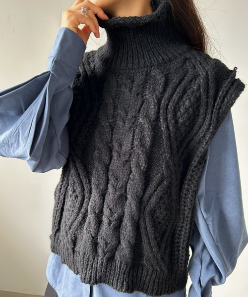 CLEA（クレア）の「ケーブル柄タートルネックニットオーバーベスト（ベスト・レディース・アイボリー/オレンジ/ブルー/ブラック・FREE）」の13枚目の写真