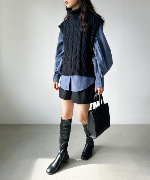 CLEA（クレア）の「ケーブル柄タートルネックニットオーバーベスト（ベスト・レディース・アイボリー/オレンジ/ブルー/ブラック・FREE）」の14枚目の写真