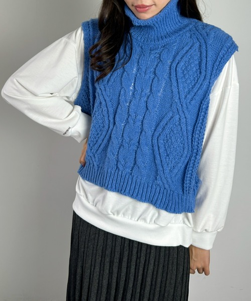 CLEA（クレア）の「ケーブル柄タートルネックニットオーバーベスト（ベスト・レディース・アイボリー/オレンジ/ブルー/ブラック・FREE）」の10枚目の写真