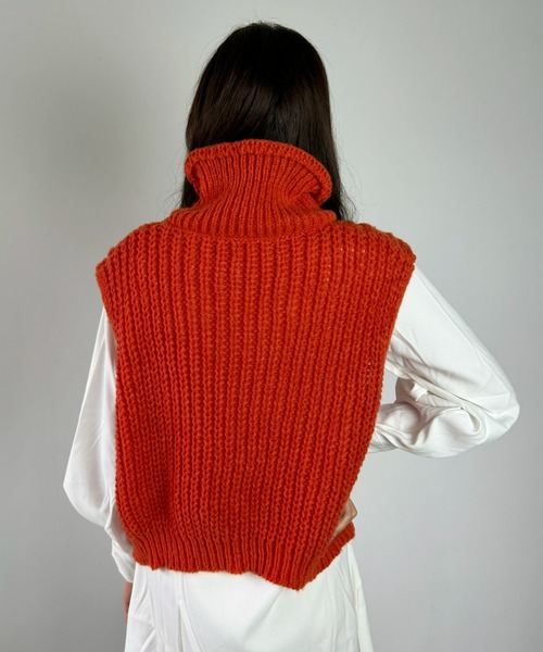 CLEA（クレア）の「ケーブル柄タートルネックニットオーバーベスト（ベスト・レディース・アイボリー/オレンジ/ブルー/ブラック・FREE）」の12枚目の写真