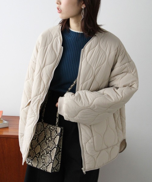 GeeRA（ジーラ）の「ラウンドヘムキルティングコート（ミリタリージャケット・レディース・ブラック/カーキ/アイボリー・MEDIUM/LARGE）」の2枚目の写真