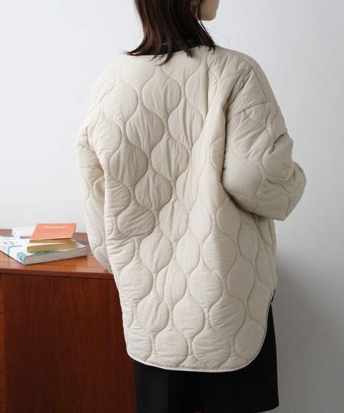 GeeRA（ジーラ）の「ラウンドヘムキルティングコート（ミリタリージャケット・レディース・ブラック/カーキ/アイボリー・MEDIUM/LARGE）」の19枚目の写真