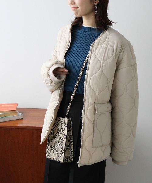 GeeRA（ジーラ）の「ラウンドヘムキルティングコート（ミリタリージャケット・レディース・ブラック/カーキ/アイボリー・MEDIUM/LARGE）」の13枚目の写真