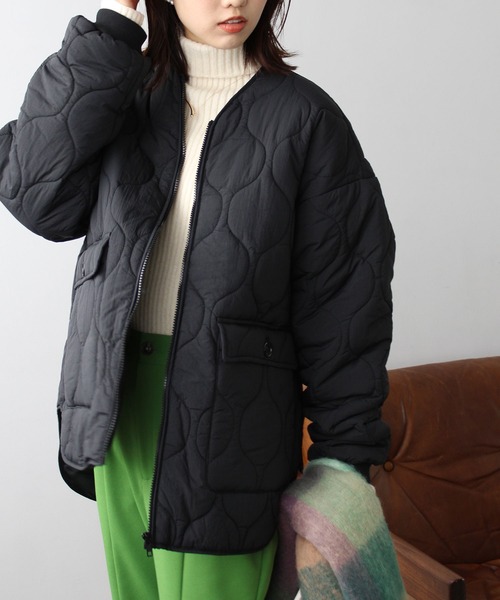 GeeRA（ジーラ）の「ラウンドヘムキルティングコート（ミリタリージャケット・レディース・ブラック/カーキ/アイボリー・MEDIUM/LARGE）」の8枚目の写真