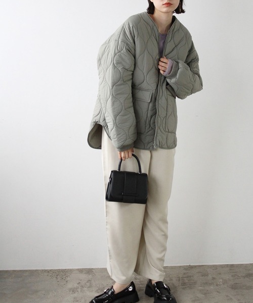 GeeRA（ジーラ）の「ラウンドヘムキルティングコート（ミリタリージャケット・レディース・ブラック/カーキ/アイボリー・MEDIUM/LARGE）」の5枚目の写真