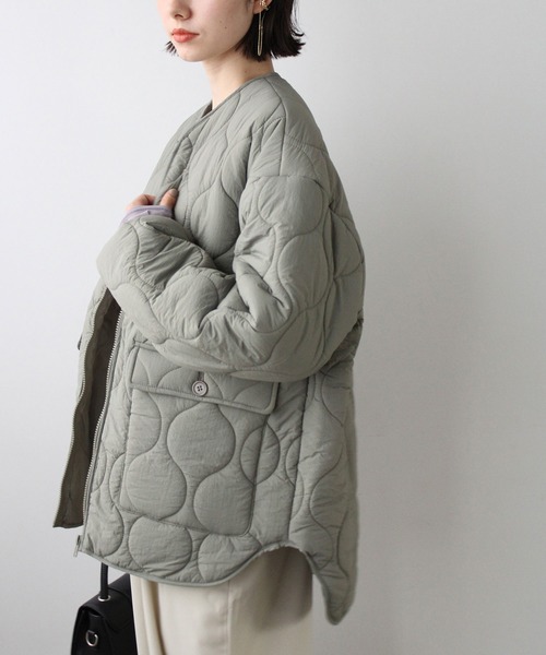 GeeRA（ジーラ）の「ラウンドヘムキルティングコート（ミリタリージャケット・レディース・ブラック/カーキ/アイボリー・MEDIUM/LARGE）」の12枚目の写真