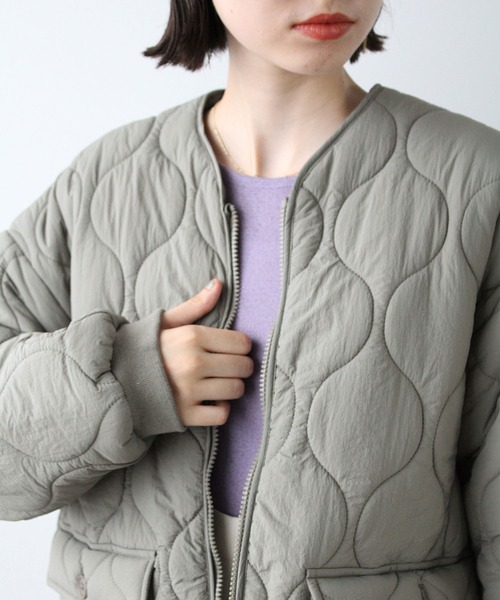 GeeRA（ジーラ）の「ラウンドヘムキルティングコート（ミリタリージャケット・レディース・ブラック/カーキ/アイボリー・MEDIUM/LARGE）」の18枚目の写真