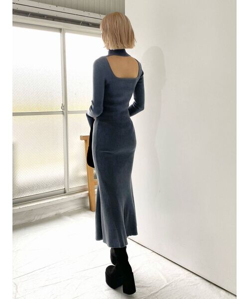 EMODA（エモダ）の「フィットフレアマキシワンピース（ワンピース・レディース・ブラック/ベージュ/ブルー・FREE）」の4枚目の写真