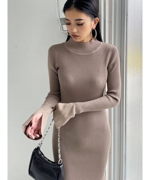 EMODA（エモダ）の「フィットフレアマキシワンピース（ワンピース・レディース・ブラック/ベージュ/ブルー・FREE）」の17枚目の写真