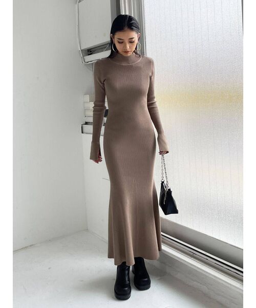 EMODA（エモダ）の「フィットフレアマキシワンピース（ワンピース・レディース・ブラック/ベージュ/ブルー・FREE）」の10枚目の写真