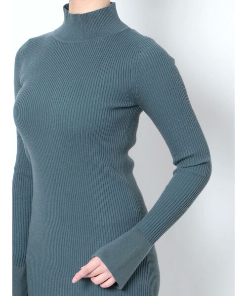 EMODA（エモダ）の「フィットフレアマキシワンピース（ワンピース・レディース・ブラック/ベージュ/ブルー・FREE）」の8枚目の写真