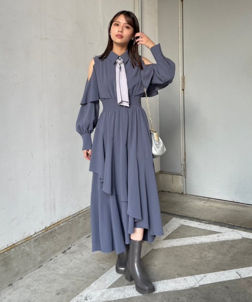 rienda(リエンダ)の「オープンショルダーフリルボウタイワンピース(ワンピース・レディース・ブラック系その他/ブルー/ベージュ系その他/ブラウン・SMALL/MEDIUM)」の7枚目の写真