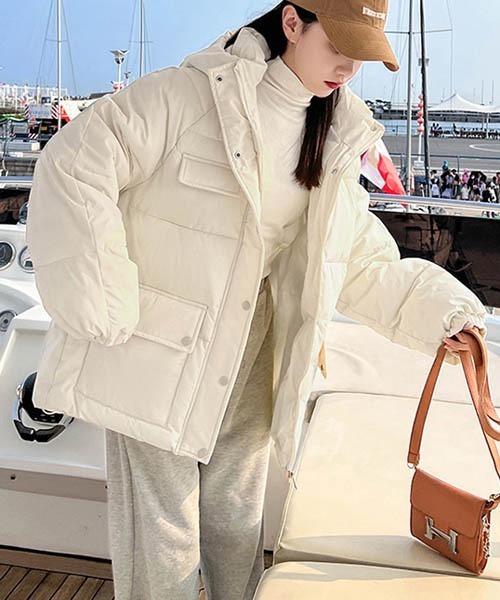 gossip!ロサンゼルス(ゴシップロサンゼルス)の「ダウンフードブルゾン(ダウンジャケット/コート・レディース・ブラック/アイボリー・FREE)」の2枚目の写真