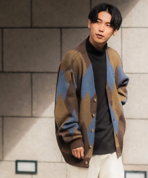 improves（インプローブス）の「【improves】アーガイルライク 幾何学模様 モヘアタッチ カーディガン（カーディガン/ボレロ・メンズ・グレイッシュブルー/パープル/イエロー・LARGE/MEDIUM）」の5枚目の写真