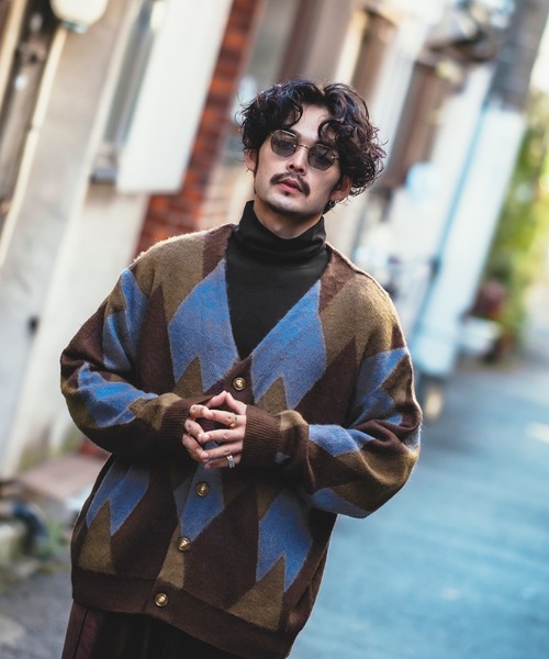 improves（インプローブス）の「【improves】アーガイルライク 幾何学模様 モヘアタッチ カーディガン（カーディガン/ボレロ・メンズ・グレイッシュブルー/パープル/イエロー・LARGE/MEDIUM）」の21枚目の写真