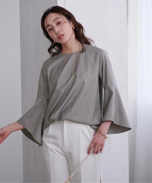 UR'S(ユアーズ)の「フレアスリーブクルーネックトップス(Tシャツ/カットソー・レディース・ブラック/ホワイト/ライトグレー・S/M/L)」の3枚目の写真