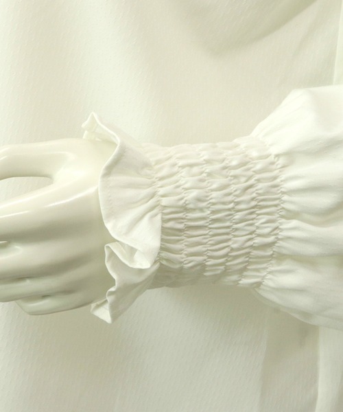 TOKYO SHIRTS(トウキョウシャツ)の「COFREX フリル衿 ラグラン袖 長袖ブラウス(ビジネスシャツ・レディース・ホワイト・M/L)」の3枚目の写真