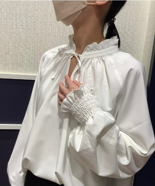 TOKYO SHIRTS(トウキョウシャツ)の「COFREX フリル衿 ラグラン袖 長袖ブラウス(ビジネスシャツ・レディース・ホワイト・M/L)」の7枚目の写真