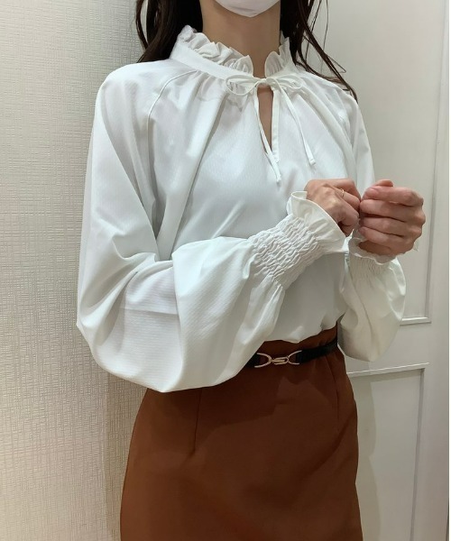 TOKYO SHIRTS(トウキョウシャツ)の「COFREX フリル衿 ラグラン袖 長袖ブラウス(ビジネスシャツ・レディース・ホワイト・M/L)」の12枚目の写真