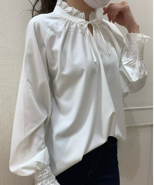 TOKYO SHIRTS(トウキョウシャツ)の「COFREX フリル衿 ラグラン袖 長袖ブラウス(ビジネスシャツ・レディース・ホワイト・M/L)」の16枚目の写真