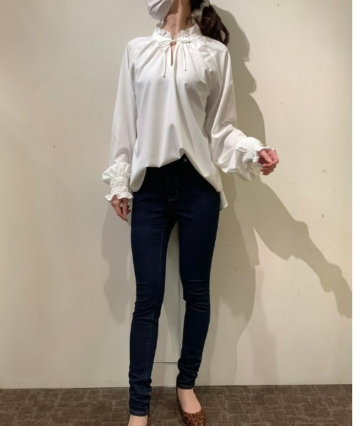 TOKYO SHIRTS(トウキョウシャツ)の「COFREX フリル衿 ラグラン袖 長袖ブラウス(ビジネスシャツ・レディース・ホワイト・M/L)」の14枚目の写真