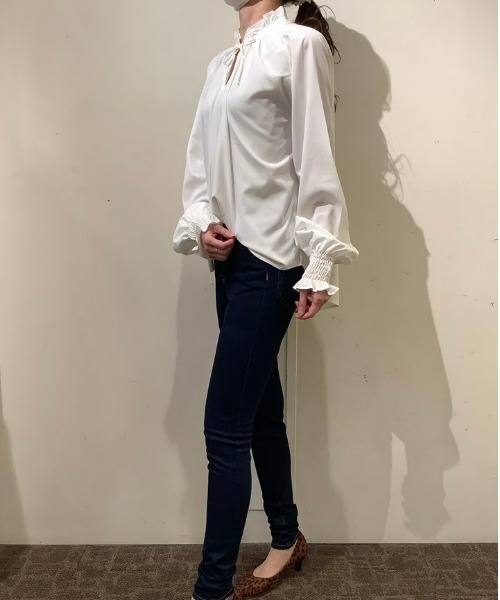 TOKYO SHIRTS(トウキョウシャツ)の「COFREX フリル衿 ラグラン袖 長袖ブラウス(ビジネスシャツ・レディース・ホワイト・M/L)」の13枚目の写真