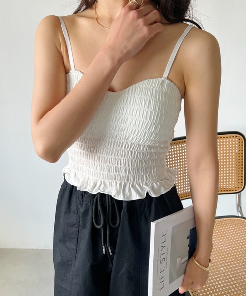 CLEA(クレア)の「パット付き シャーリングキャミトップス(キャミソール・レディース・アイボリー/ブラック/ホワイト・FREE)」の4枚目の写真