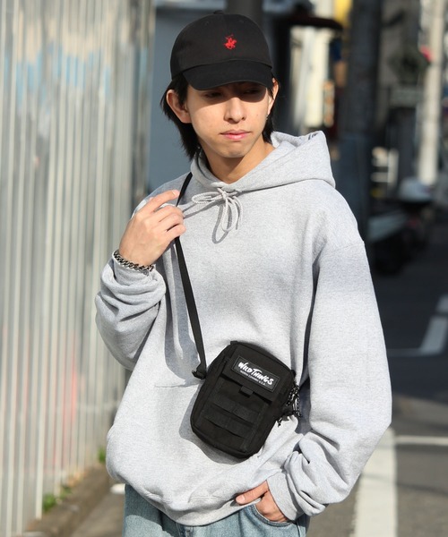 WILD THINGS（ワイルドシングス）の「【WILD THINGS/ワイルドシングス】ワンポイントロゴ ミニショルダーバッグ/ポーチ（ショルダーバッグ・メンズ・ブラック/オリーブ/ベージュ/グレー・FREE）」の11枚目の写真