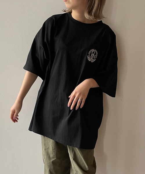 one way(ワンウェイ)の「ビッグロゴTシャツ(Tシャツ/カットソー・レディース・ブラック/ブルー/パープル/ホワイト・FREE)」の3枚目の写真