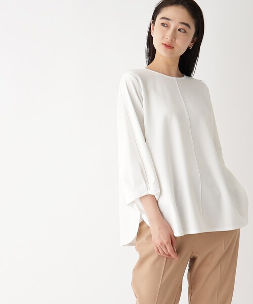 OPAQUE.CLIP(オペークドットクリップ)の「◆ツイストデザインスリーブカットソー(Tシャツ/カットソー・レディース・ブラック/ブルー/オフホワイト/ライトベージュ・40/42/38)」の1枚目の写真