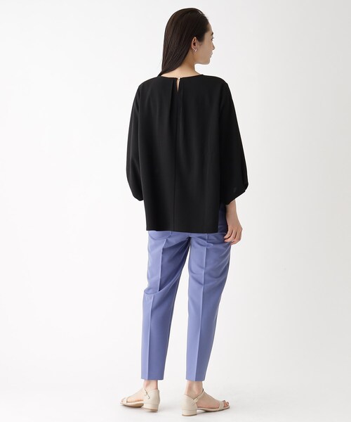 OPAQUE.CLIP(オペークドットクリップ)の「◆ツイストデザインスリーブカットソー(Tシャツ/カットソー・レディース・ブラック/ブルー/オフホワイト/ライトベージュ・40/42/38)」の9枚目の写真