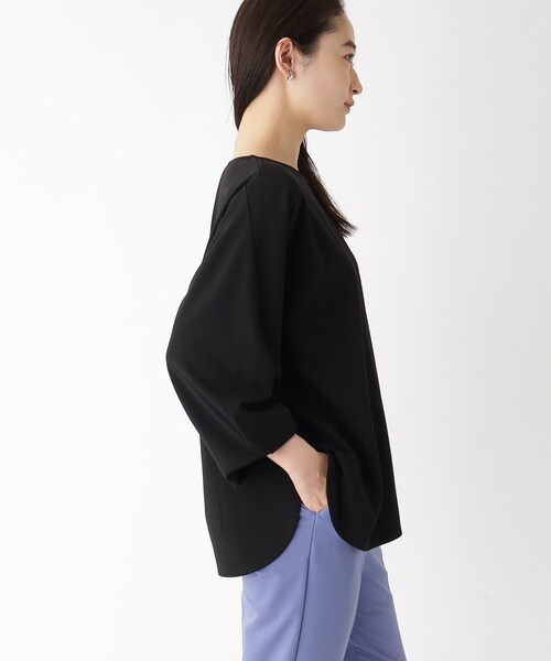 OPAQUE.CLIP(オペークドットクリップ)の「◆ツイストデザインスリーブカットソー(Tシャツ/カットソー・レディース・ブラック/ブルー/オフホワイト/ライトベージュ・40/42/38)」の11枚目の写真